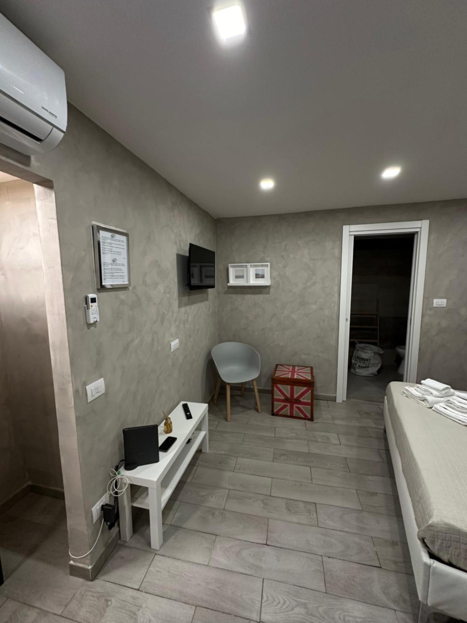 Carlotta'S Home 18 Napoli Dış mekan fotoğraf