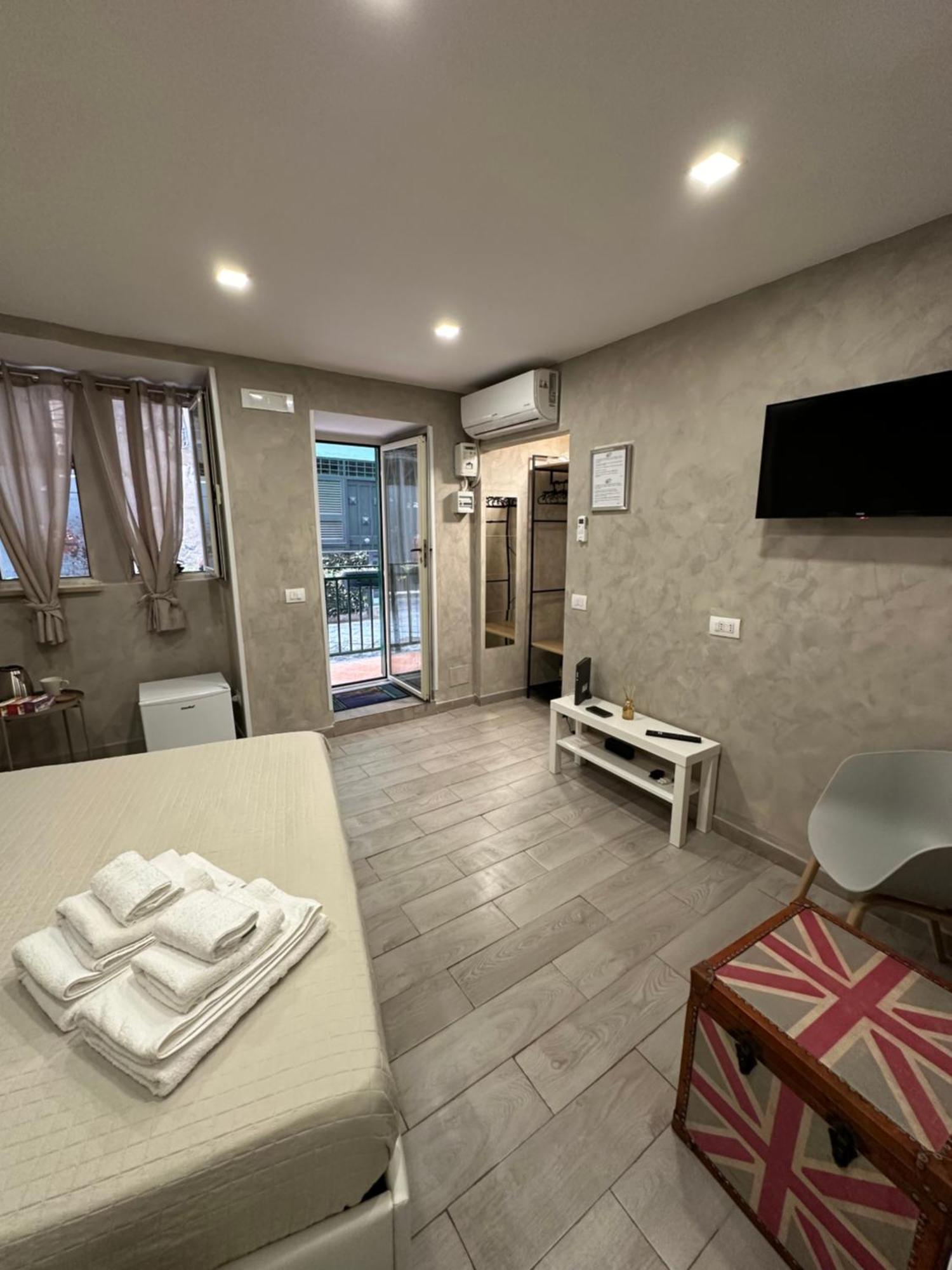 Carlotta'S Home 18 Napoli Dış mekan fotoğraf