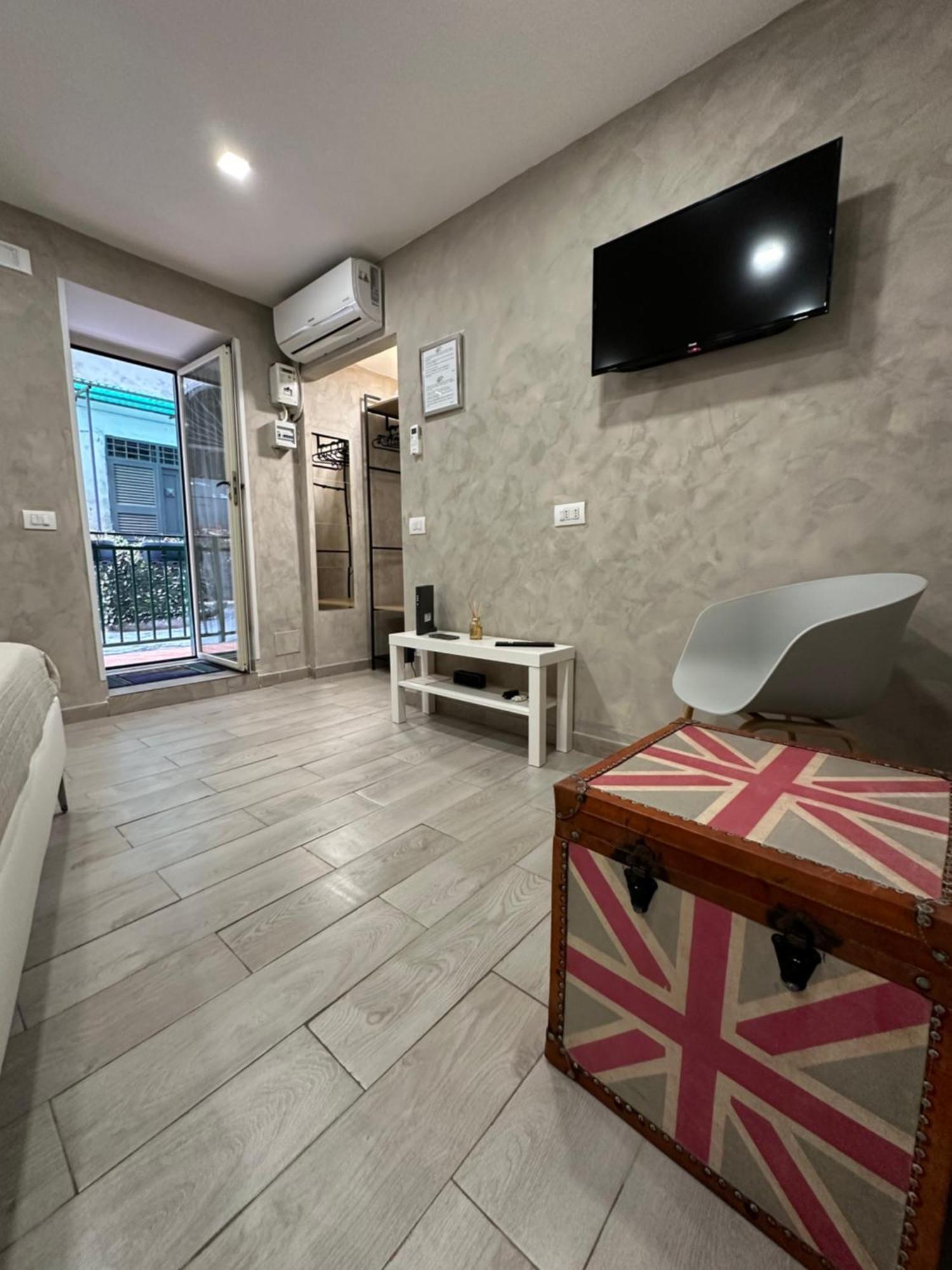 Carlotta'S Home 18 Napoli Dış mekan fotoğraf