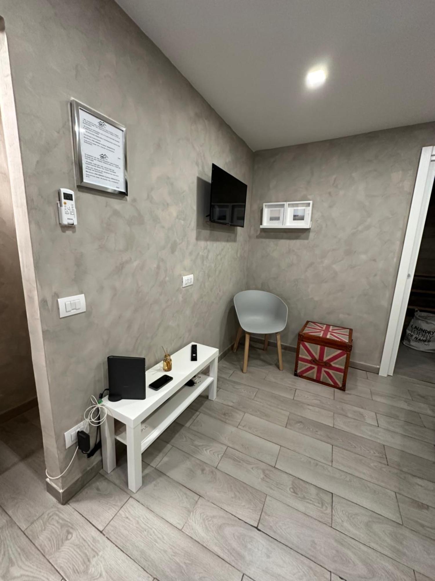 Carlotta'S Home 18 Napoli Dış mekan fotoğraf